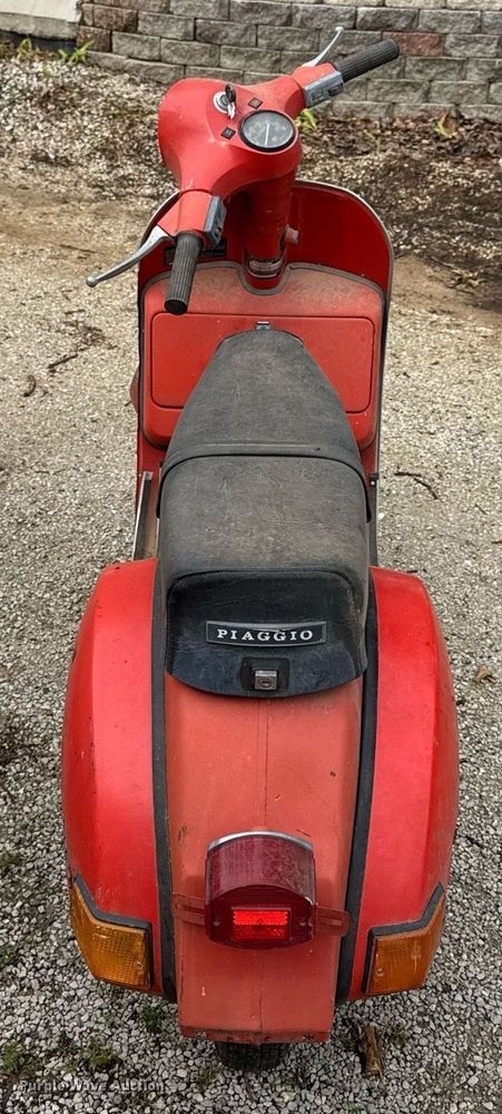 image for item DV4081 (2) vespa scooters