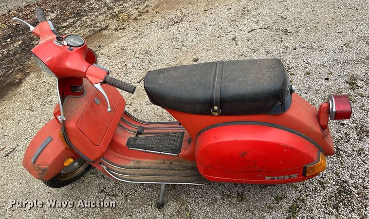 image for item DV4081 (2) vespa scooters