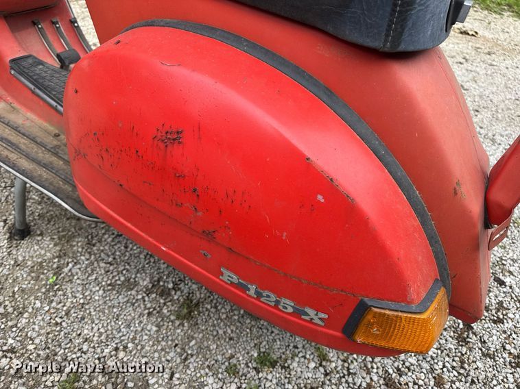 image for item DV4081 (2) vespa scooters