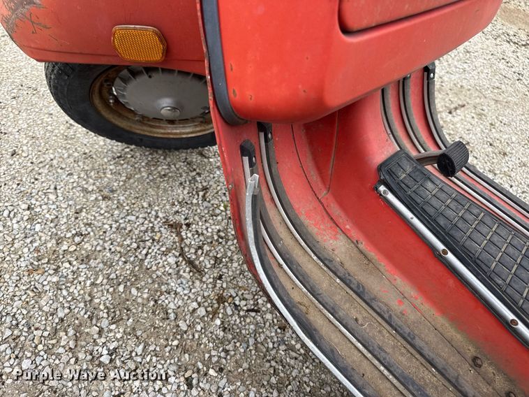 image for item DV4081 (2) vespa scooters