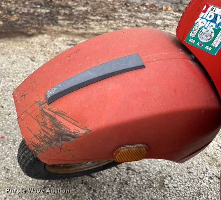 image for item DV4081 (2) vespa scooters