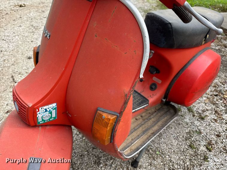 image for item DV4081 (2) vespa scooters