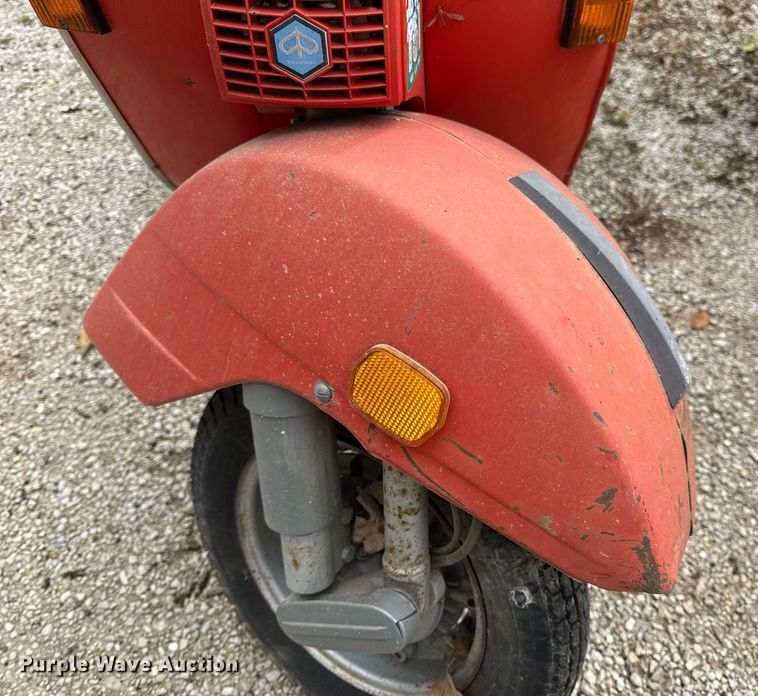 image for item DV4081 (2) vespa scooters