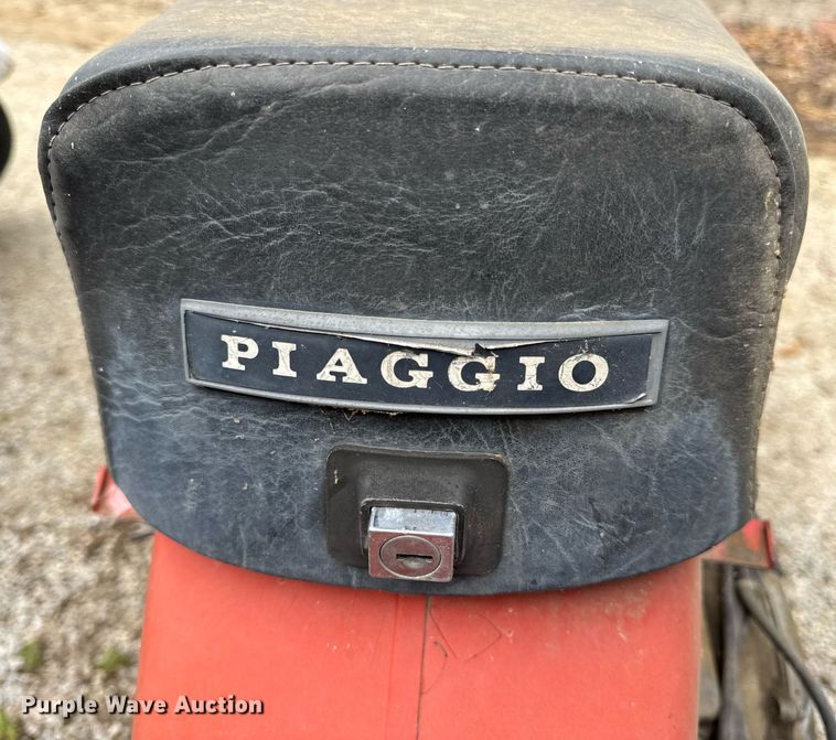 image for item DV4081 (2) vespa scooters