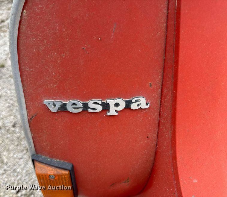 image for item DV4081 (2) vespa scooters