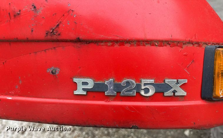 image for item DV4081 (2) vespa scooters