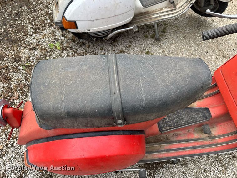 image for item DV4081 (2) vespa scooters