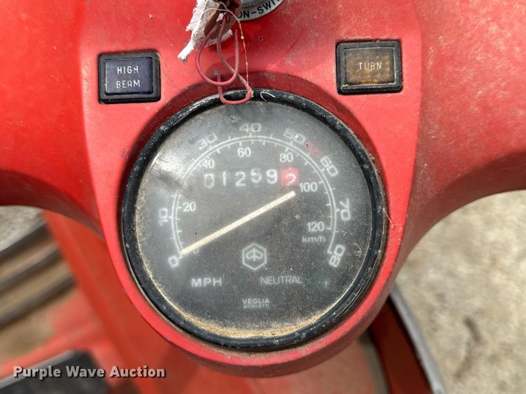 image for item DV4081 (2) vespa scooters