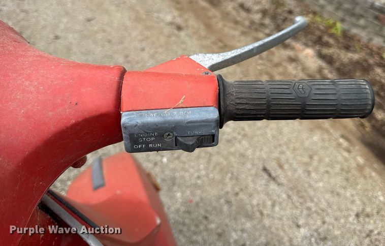 image for item DV4081 (2) vespa scooters