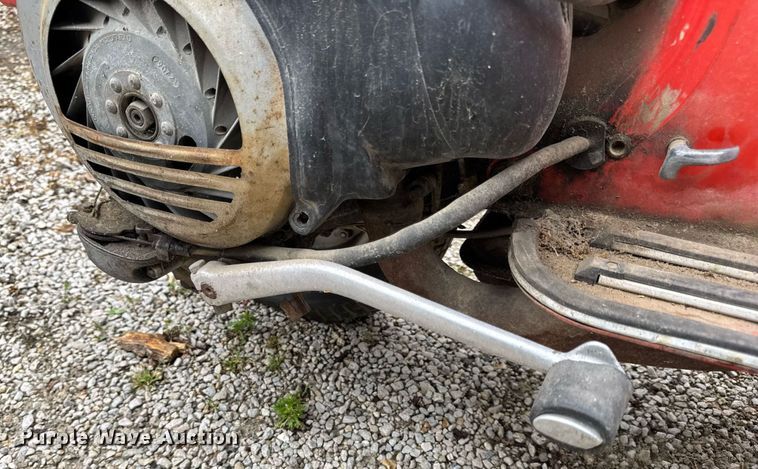 image for item DV4081 (2) vespa scooters