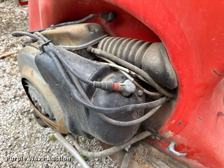 image for item DV4081 (2) vespa scooters