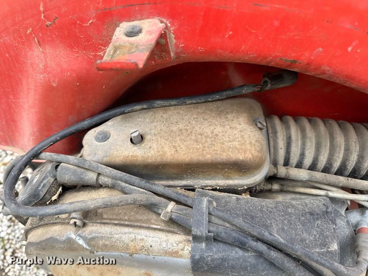 image for item DV4081 (2) vespa scooters