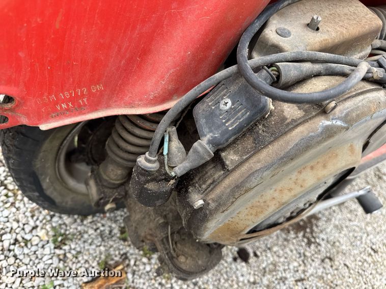 image for item DV4081 (2) vespa scooters