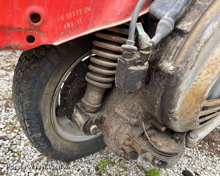 image for item DV4081 (2) vespa scooters