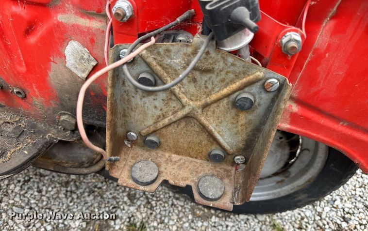 image for item DV4081 (2) vespa scooters