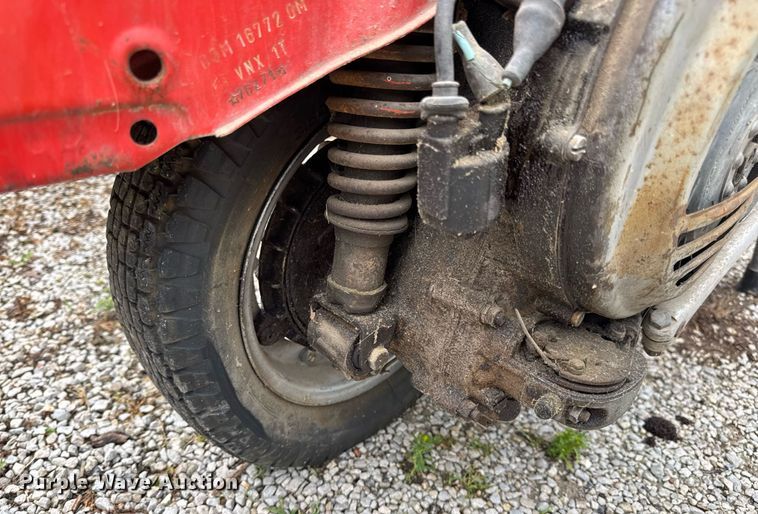 image for item DV4081 (2) vespa scooters