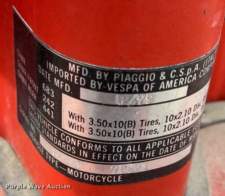 image for item DV4081 (2) vespa scooters