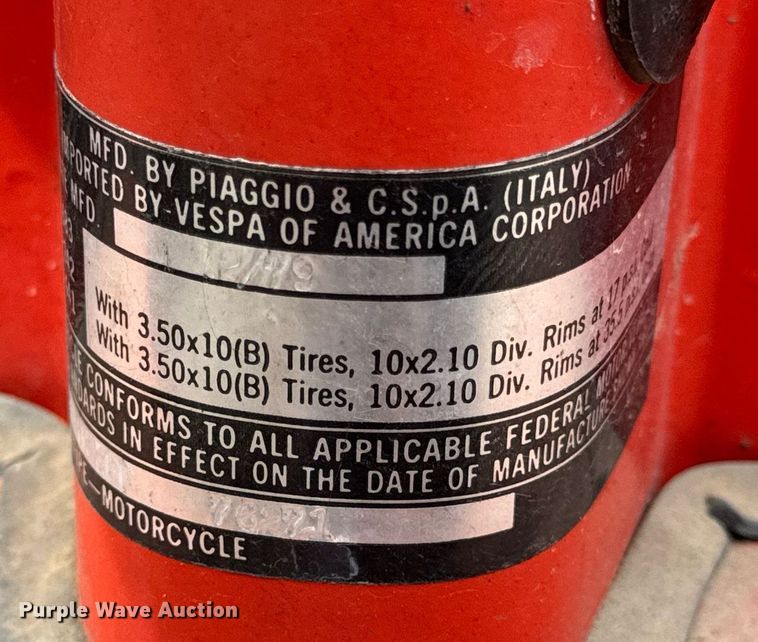 image for item DV4081 (2) vespa scooters