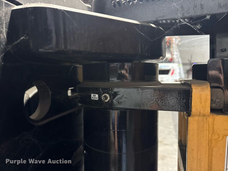 image for item DW1967 2019 Landoll B40AC forklift