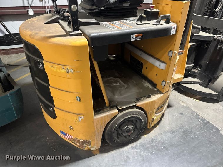 image for item DW1967 2019 Landoll B40AC forklift