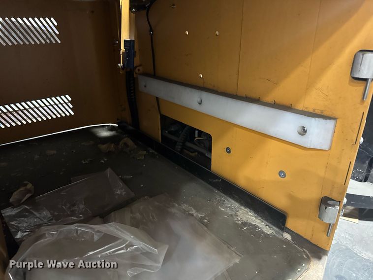 image for item DW1967 2019 Landoll B40AC forklift