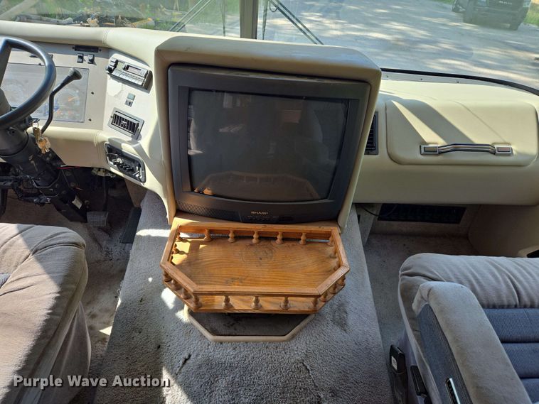 image for item DW7010 1995 Holiday Rambler Vacationer RV