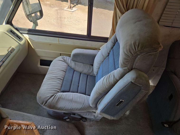 image for item DW7010 1995 Holiday Rambler Vacationer RV