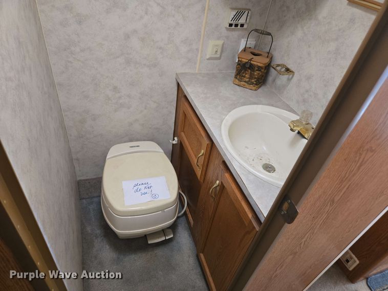 image for item DW7010 1995 Holiday Rambler Vacationer RV