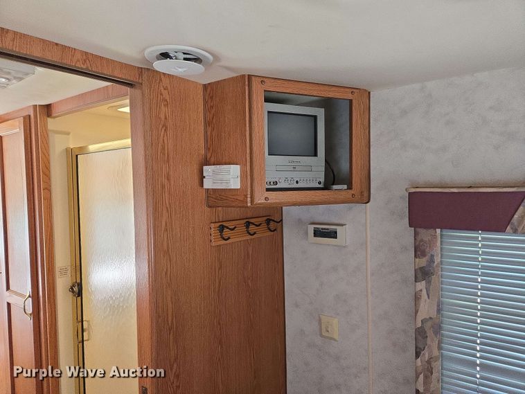 image for item DW7010 1995 Holiday Rambler Vacationer RV