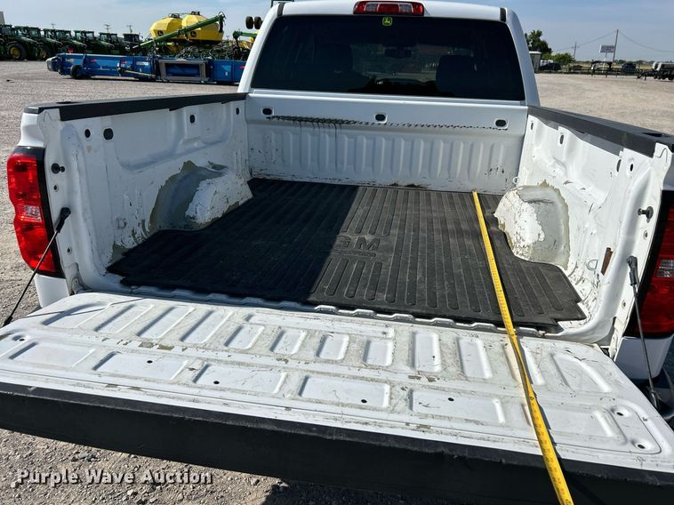 image for item DW8000 2017 Chevrolet Silverado 1500 Crew Cab pickup truck