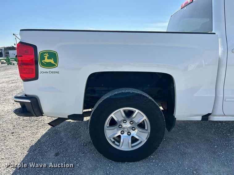 image for item DW8000 2017 Chevrolet Silverado 1500 Crew Cab pickup truck