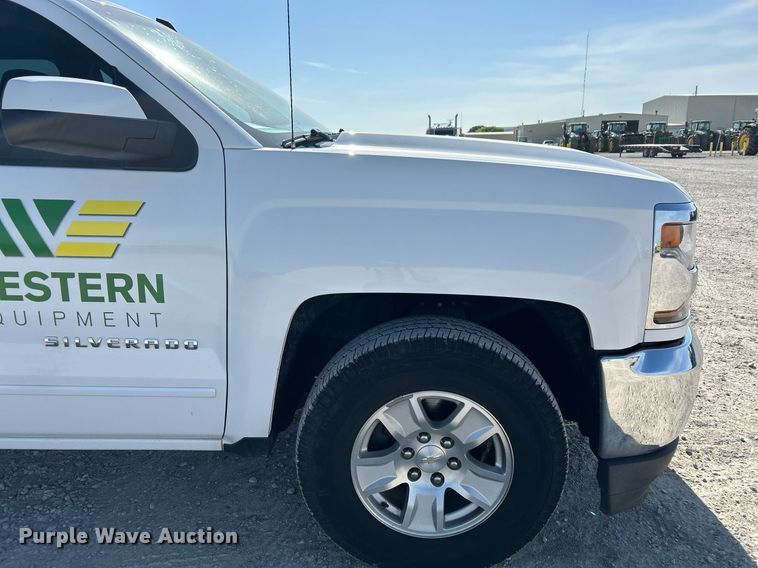 image for item DW8000 2017 Chevrolet Silverado 1500 Crew Cab pickup truck