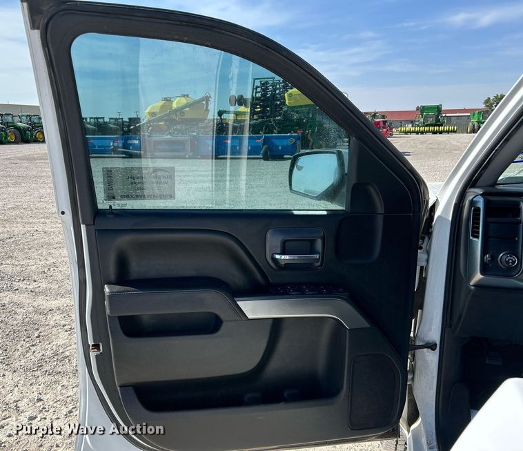 image for item DW8000 2017 Chevrolet Silverado 1500 Crew Cab pickup truck