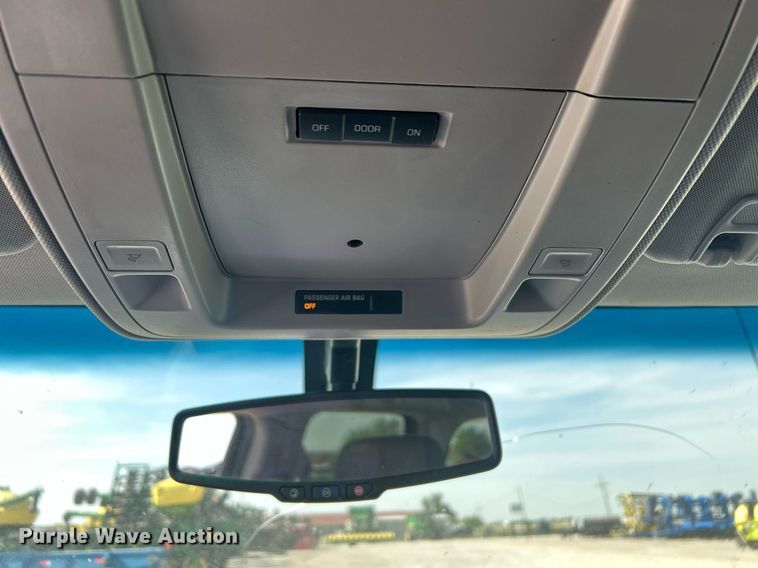 image for item DW8000 2017 Chevrolet Silverado 1500 Crew Cab pickup truck