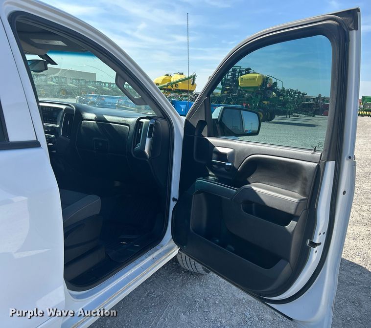 image for item DW8000 2017 Chevrolet Silverado 1500 Crew Cab pickup truck