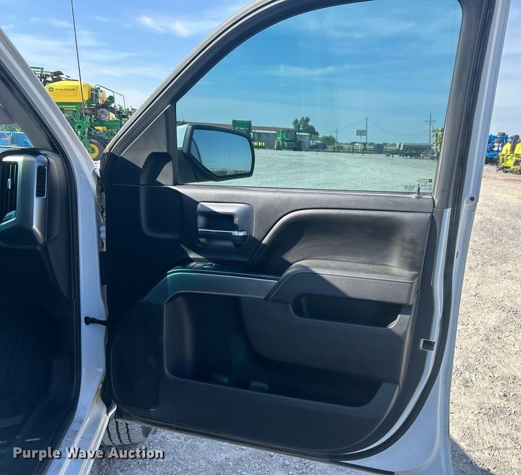 image for item DW8000 2017 Chevrolet Silverado 1500 Crew Cab pickup truck