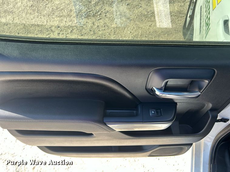 image for item DW8000 2017 Chevrolet Silverado 1500 Crew Cab pickup truck