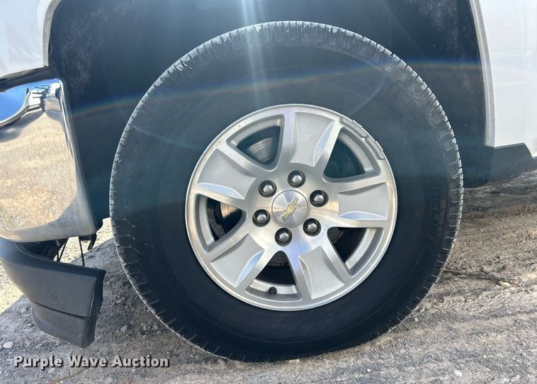 image for item DW8000 2017 Chevrolet Silverado 1500 Crew Cab pickup truck