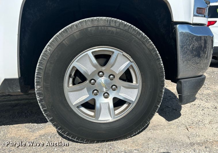 image for item DW8000 2017 Chevrolet Silverado 1500 Crew Cab pickup truck