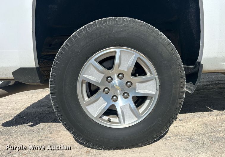 image for item DW8000 2017 Chevrolet Silverado 1500 Crew Cab pickup truck