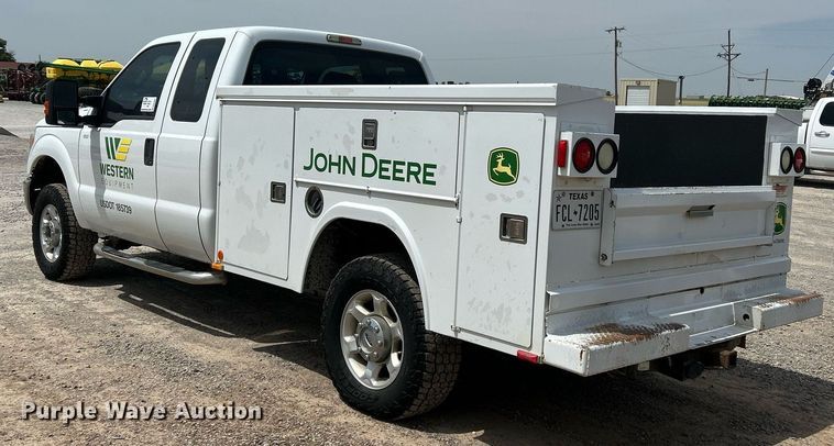 image for item DW8001 2015 Ford F250 Super Duty SuperCab utility bed pickup truck