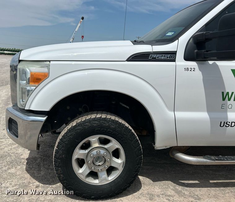 image for item DW8001 2015 Ford F250 Super Duty SuperCab utility bed pickup truck