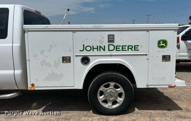 image for item DW8001 2015 Ford F250 Super Duty SuperCab utility bed pickup truck