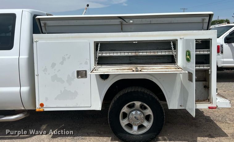 image for item DW8001 2015 Ford F250 Super Duty SuperCab utility bed pickup truck