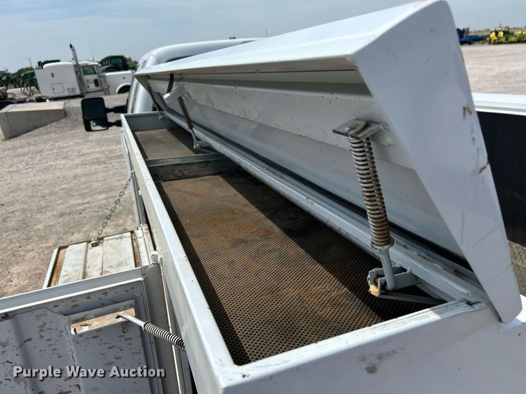 image for item DW8001 2015 Ford F250 Super Duty SuperCab utility bed pickup truck