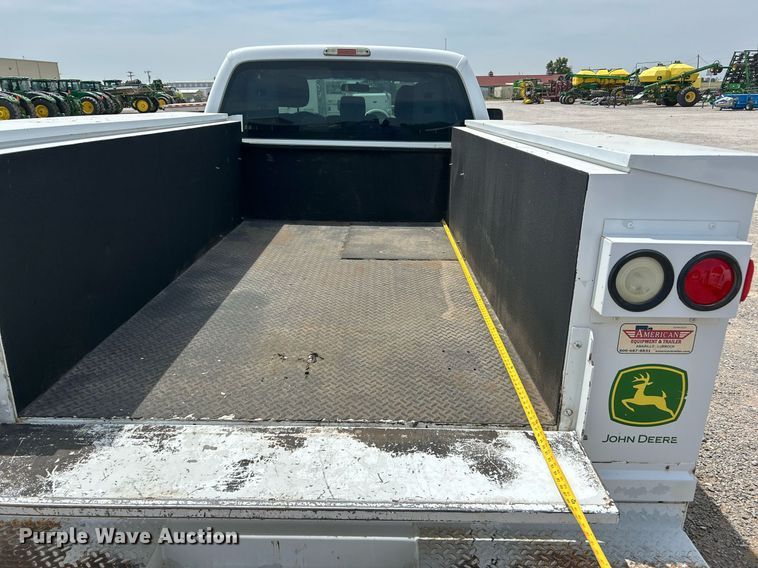 image for item DW8001 2015 Ford F250 Super Duty SuperCab utility bed pickup truck