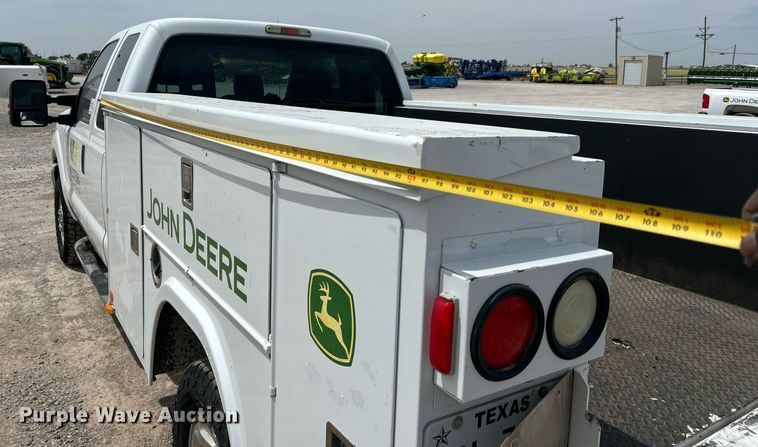 image for item DW8001 2015 Ford F250 Super Duty SuperCab utility bed pickup truck