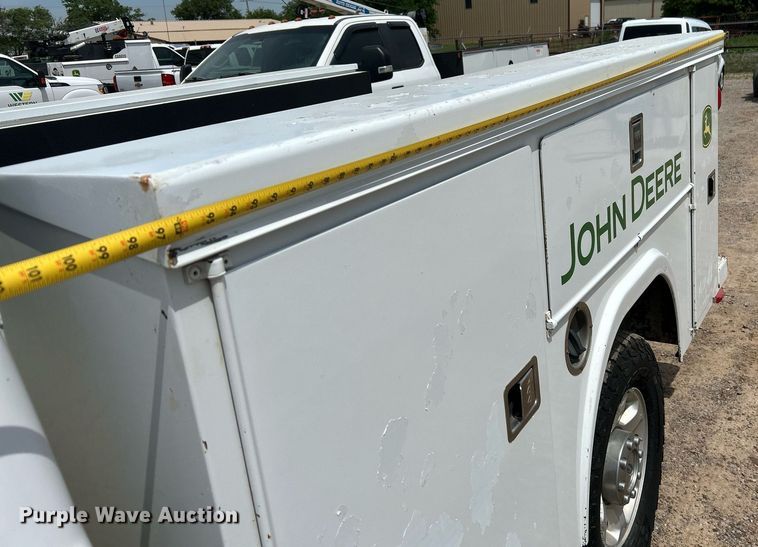 image for item DW8001 2015 Ford F250 Super Duty SuperCab utility bed pickup truck