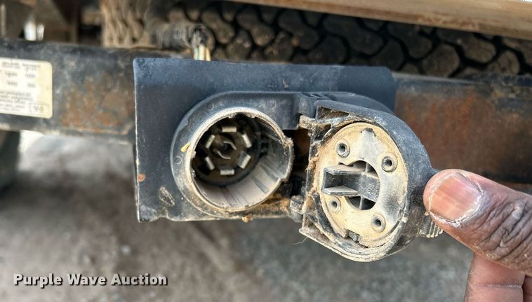 image for item DW8001 2015 Ford F250 Super Duty SuperCab utility bed pickup truck