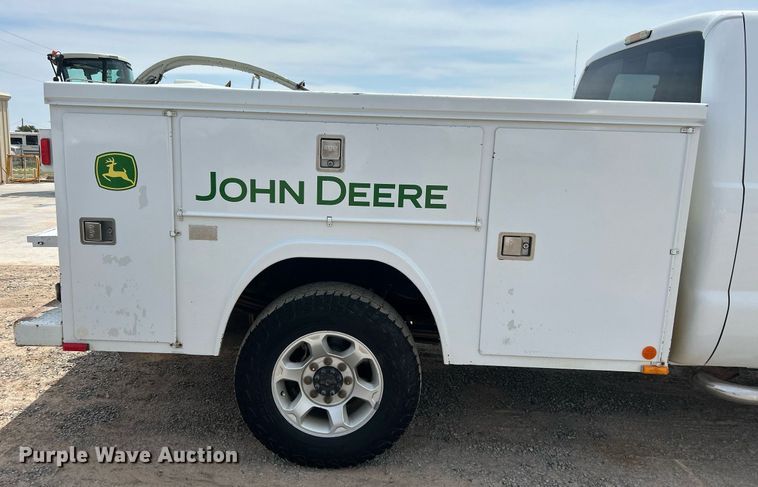 image for item DW8001 2015 Ford F250 Super Duty SuperCab utility bed pickup truck